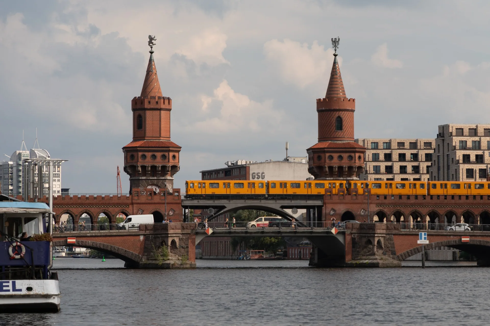 Berlin nightlife neighborhoods — the yellow U1 crossing the Oberbaumbrücke between Friedrichshain's Warschauer Straße and Kreuzberg's Schlesisches Tor